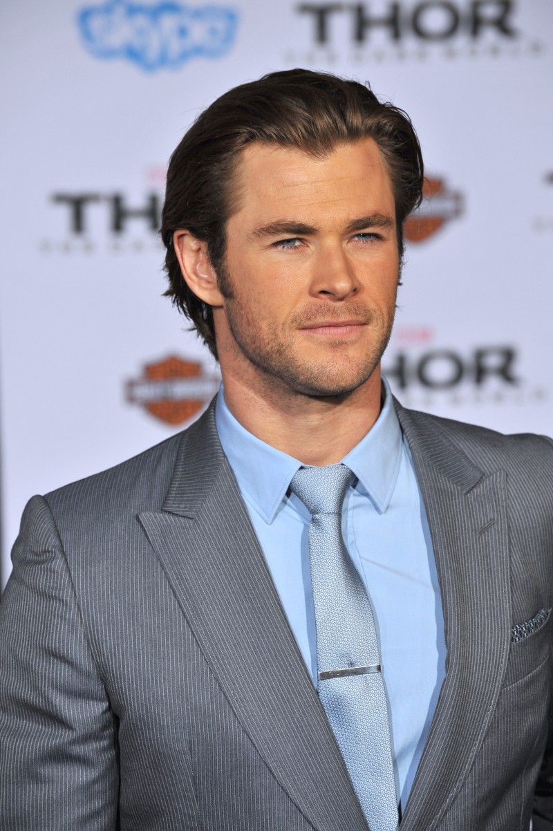 The Celebrity Mustache : From Brad Pitt to Zac Efron chris hemsworth 800x1202 The Celebrity Mustache : From Brad Pitt to Zac Efron