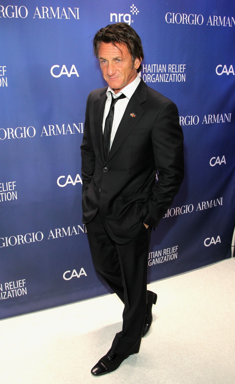 Style Watch | Leonardo DiCaprio, Jonathan Groff, Cristiano Ronaldo + More Sean Penn 800x1307 Style Watch | Leonardo DiCaprio, Jonathan Groff, Cristiano Ronaldo + More