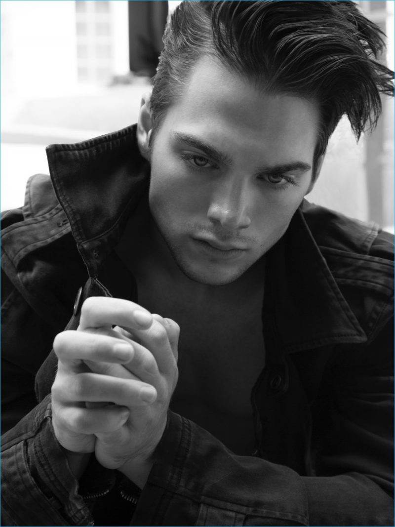 Dylan-Sprayberry-2016-Photo-Shoot-Candid-002