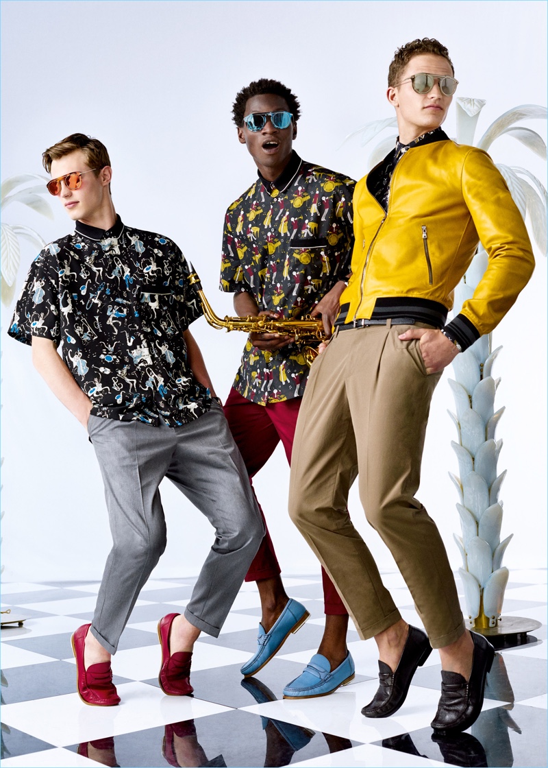 Kit Butler, Adonis Bosso, e Nathaniel Visser Don divertenti stampe da collezione primavera-estate di Dolce & Gabbana 2017.