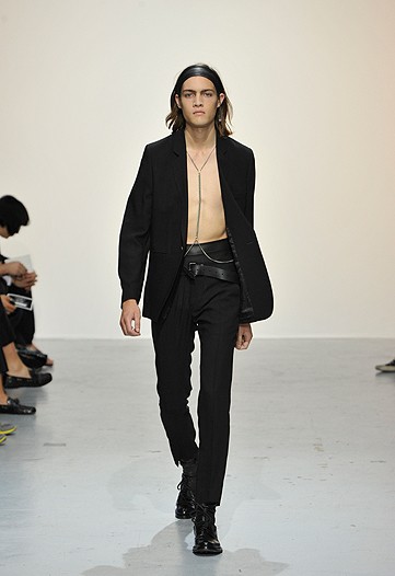 Ann Demeulemeester Spring 2010 – The Fashionisto