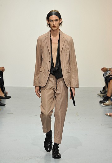 Ann Demeulemeester Spring 2010 – The Fashionisto