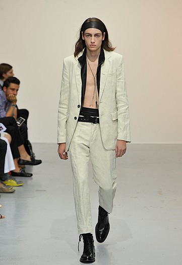 Ann Demeulemeester Spring 2010 – The Fashionisto