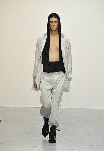 Ann Demeulemeester Spring 2010 – The Fashionisto