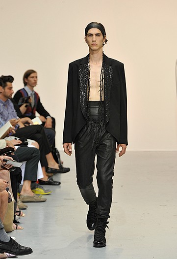 Ann Demeulemeester Spring 2010 – The Fashionisto