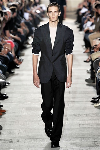 Raf Simons Spring 2010 – The Fashionisto