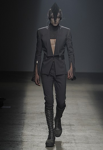 Spring 2010 | Gareth Pugh – The Fashionisto