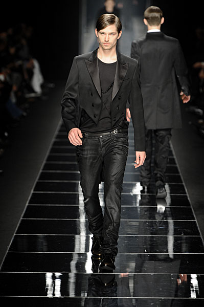 Milan Fashion Week | John Richmond Fall 2010 – The Fashionisto