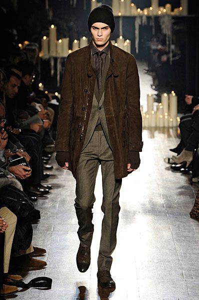 johnv thefashionisto15