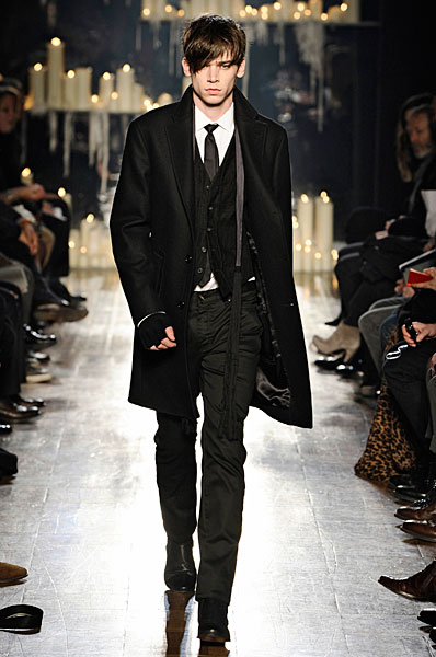 johnv thefashionisto3