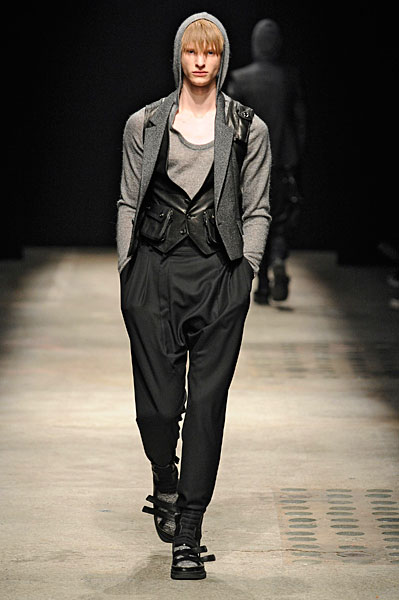 Paris Fashion Week | Juun J Fall 2010 – The Fashionisto