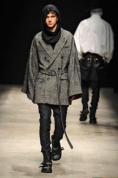 Paris Fashion Week | Juun J Fall 2010 – The Fashionisto