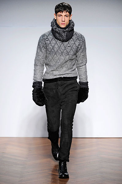 pos thefashionisto18