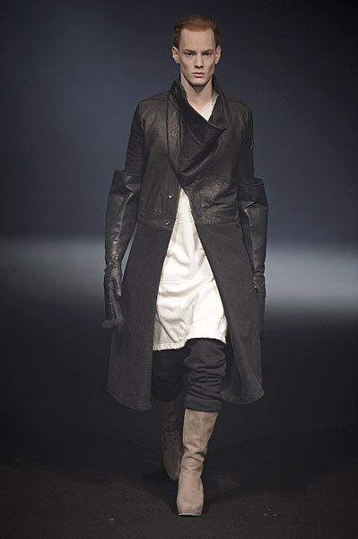 Paris Fashion Week | Rick Owens Fall 2010 – The Fashionisto