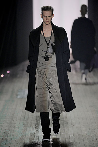 y3 thefashionisto13