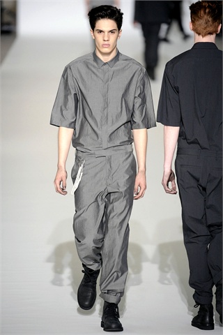 Kris Van Assche Spring 2011 | Paris Fashion Week – The Fashionisto