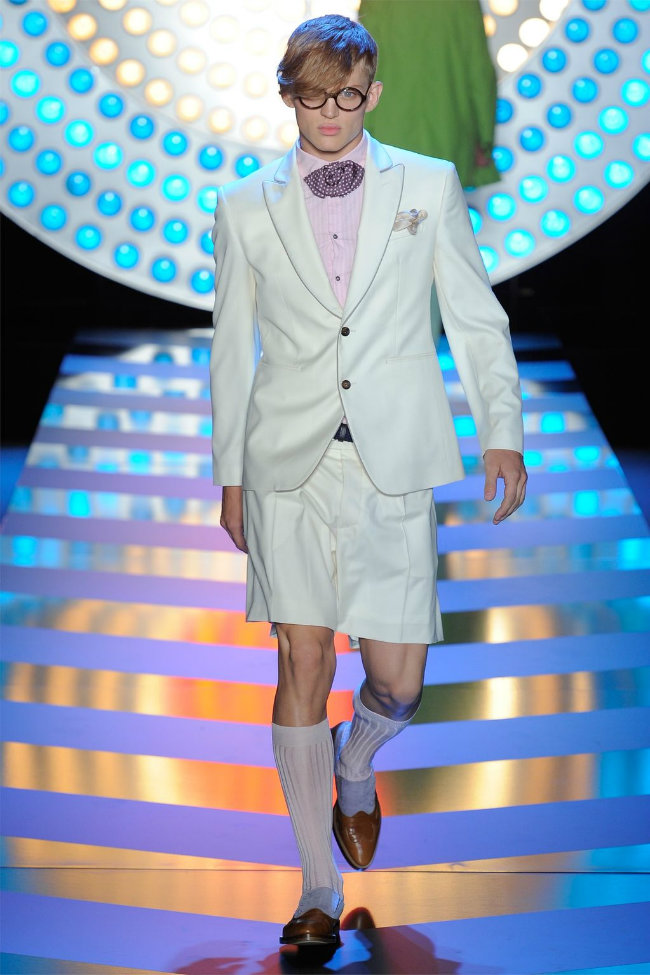 British designer John Galliano's Ready-to-wear Spring-Summer 2006 fashion  show at the Studio 130 in La Plaine Saint-Denis near Paris, France on  October 8, 2005. Photo by JAVA/ABACAPRESS.COM Stock Photo - Alamy