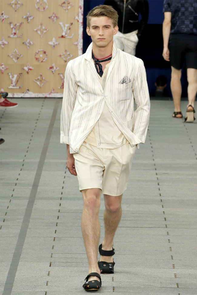 Paris Fashion Week: Louis Vuitton Spring/Summer 2012 - A Show of  Extraordinary Proportions!! - BagAddicts Anonymous