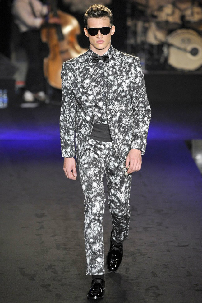 Moschino Spring 2012 | Milan Fashion Week | The Fashionisto