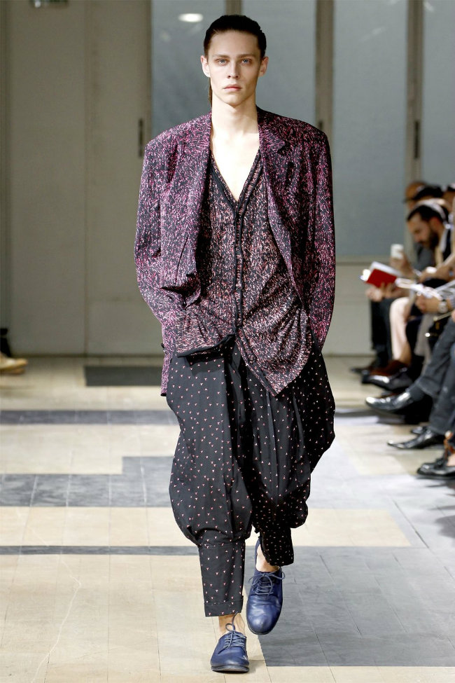 Yohji Yamamoto Spring 2012 | Paris Fashion Week – The Fashionisto