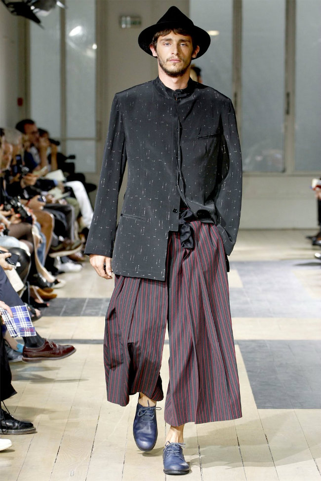 Yohji Yamamoto Spring 2012 | Paris Fashion Week – The Fashionisto