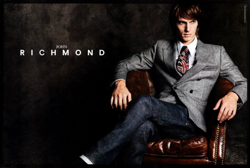 Richmond man. John Richmond одежда мужская. Реклама мужского магазина. Мужская одежда баннер. Мужчина реклама одежды.