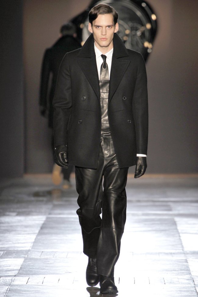 Viktor & Rolf Fall/Winter 2012 | Paris Fashion Week – The Fashionisto