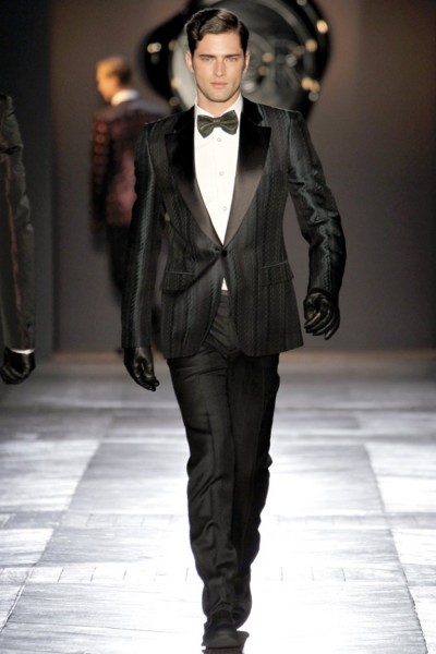 Viktor & Rolf Fall/Winter 2012 | Paris Fashion Week – The Fashionisto