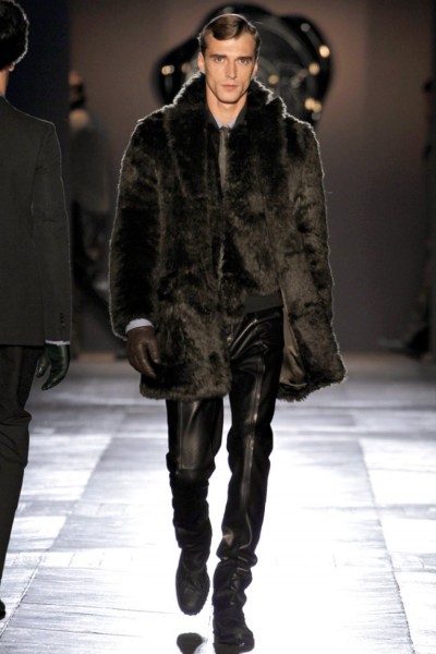 Viktor & Rolf Fall/Winter 2012 | Paris Fashion Week – The Fashionisto