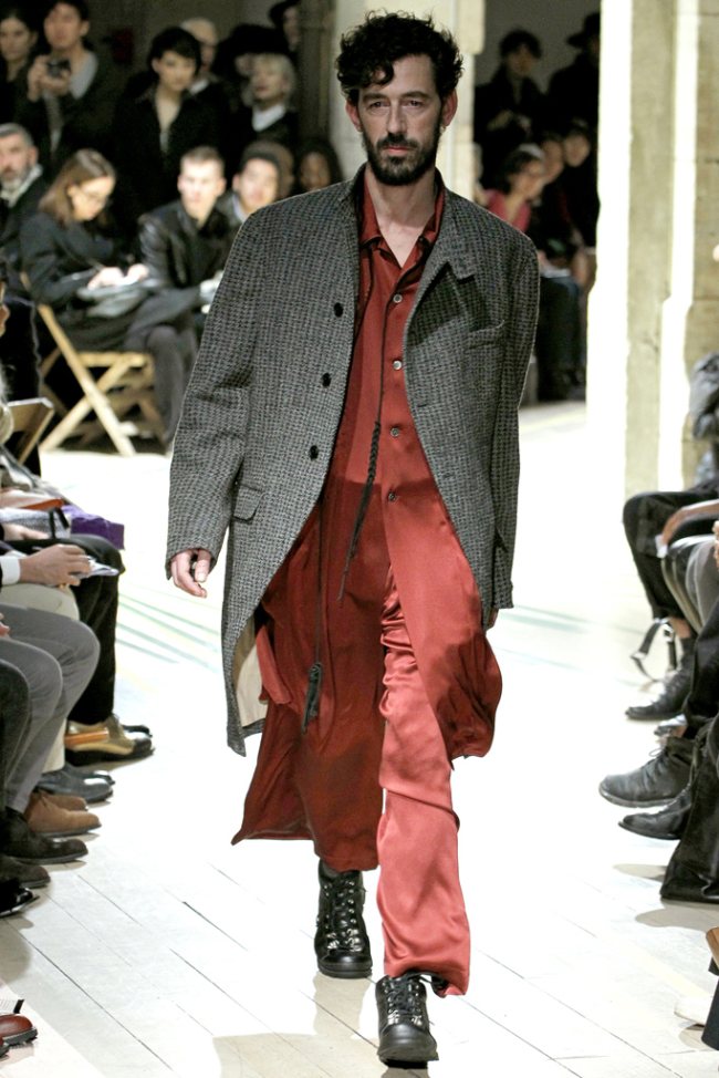 Yohji Yamamoto Fall/Winter 2012 | Paris Fashion Week – The Fashionisto