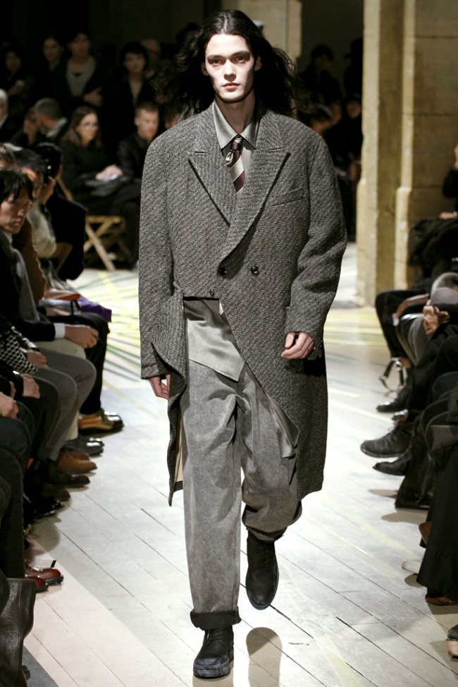 Yohji Yamamoto Fall/Winter 2012 | Paris Fashion Week – The Fashionisto