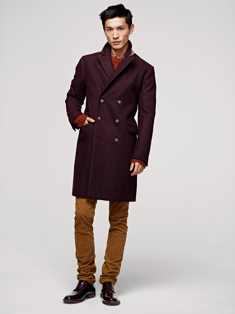 H m мужское купить. Бордовое пальто мужское. Бордовое мужское пальто лук. Стиль бордовое пальто мужское. Пальто h m мужское.