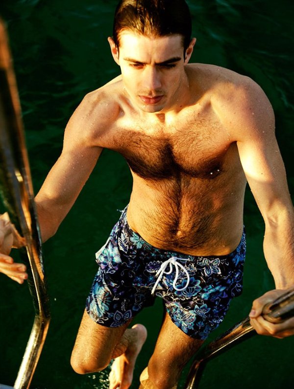 Giorgos Skourtis by Ersoy Alap for Esquire Turkey August 2010