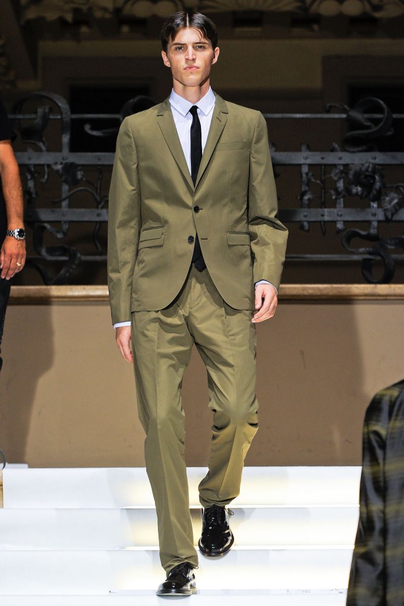 Man with White Louis Vuitton Shirt and Green Trousers before Les Hommes  Fashion Show, Milan Fashion Editorial Photography - Image of colorful,  outdoor: 194262802