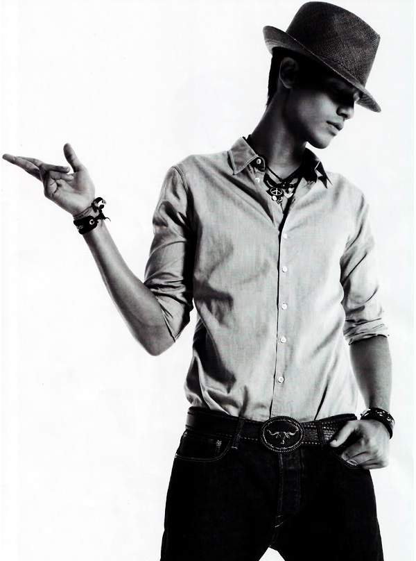 L’Officiel Hommes Italia | Ryan Kennedy & Rene by Milan Vukmirovic