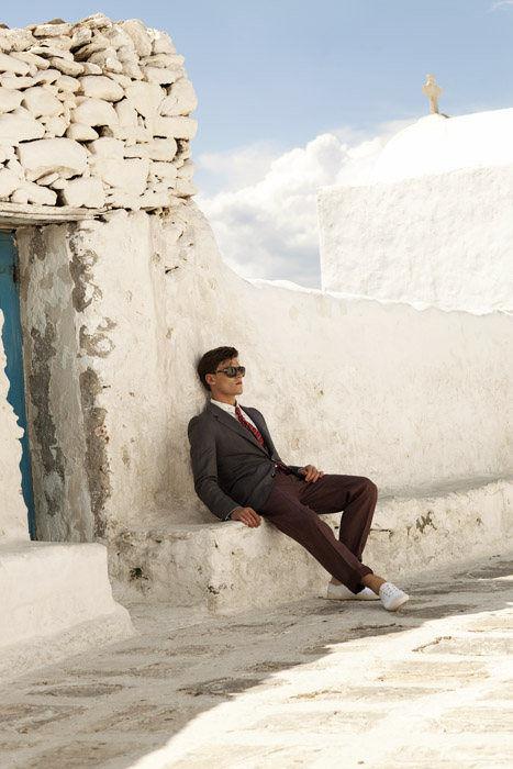 Oliver Cheshire Relaxes in Mykonos for Shortlist