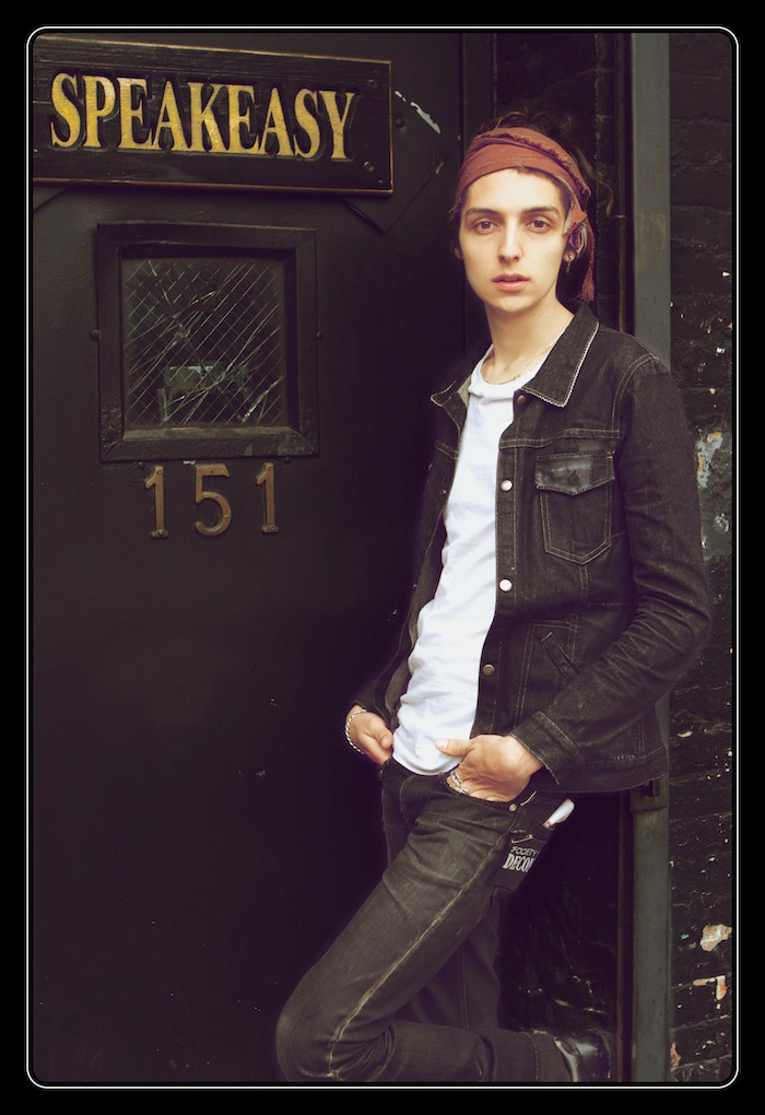 Portrait | Aris Schwabe by Oscar Correcher