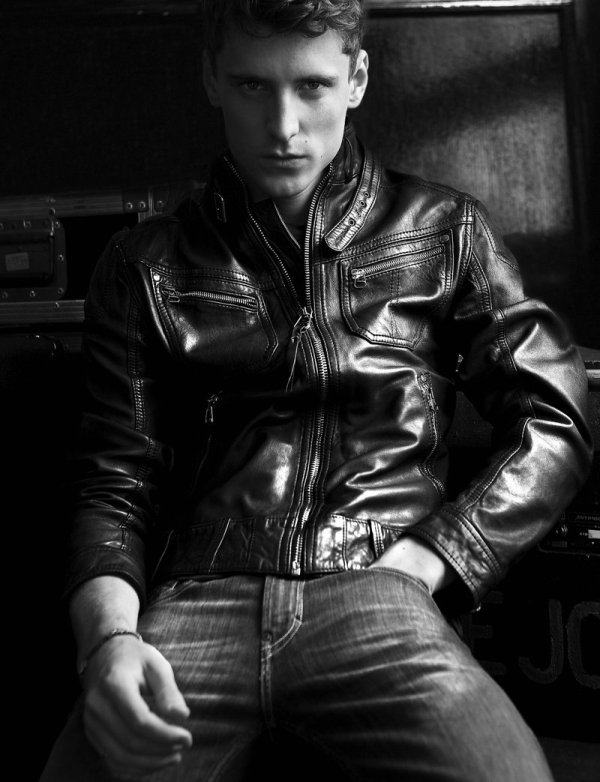 George Barnett by Enzo Laera for Tendencias