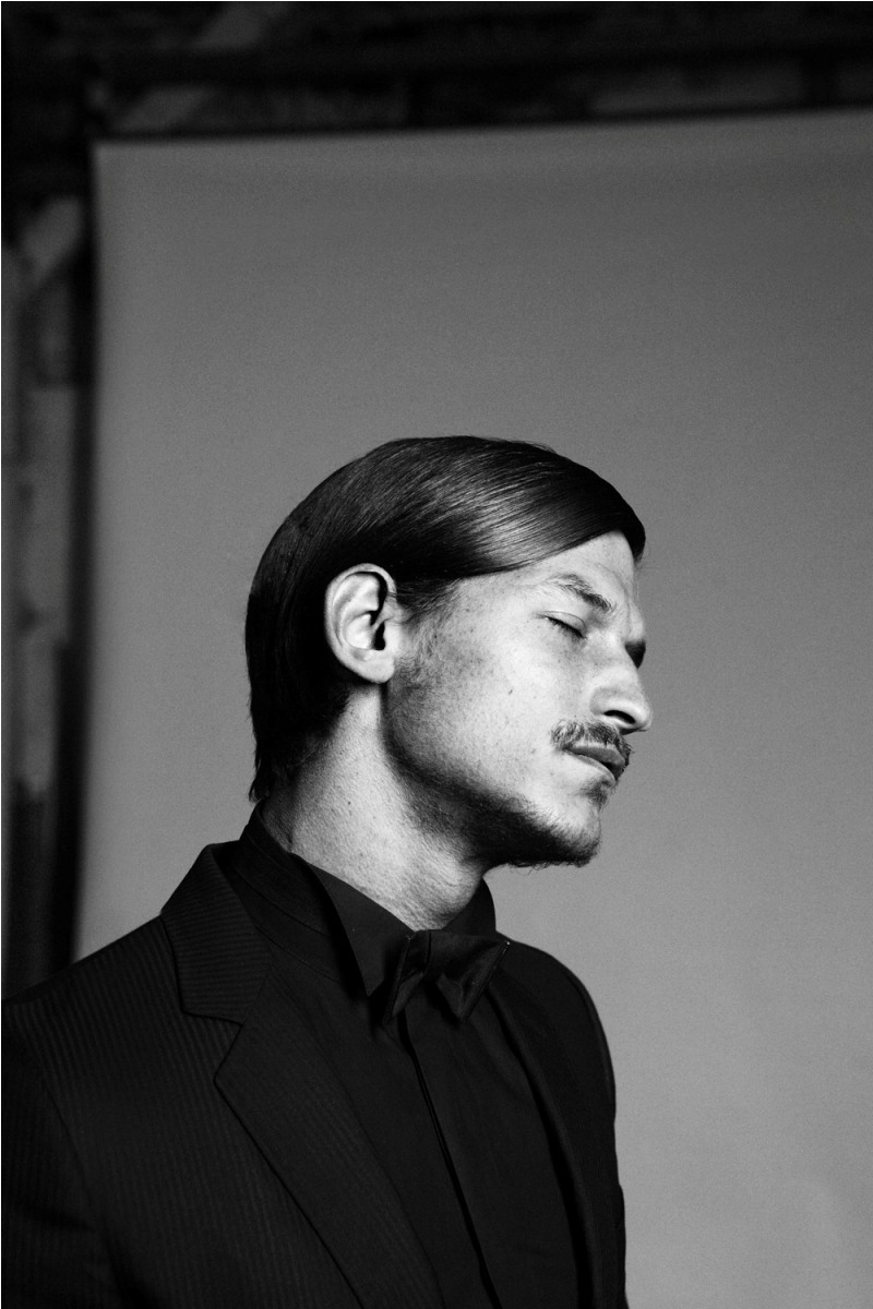 Tino Crisó Photographs a Striking Jarrod Scott
