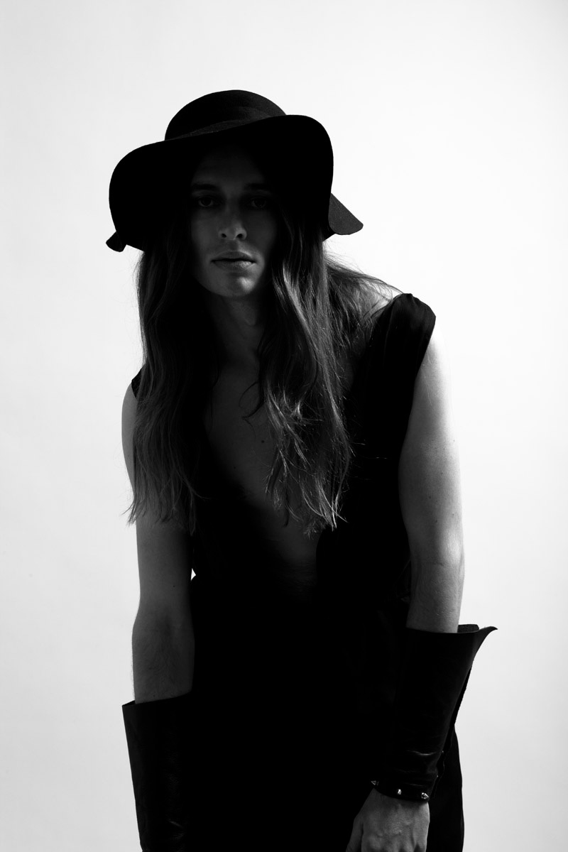 Matías Uris Shoots Phill Kid for Spanish V