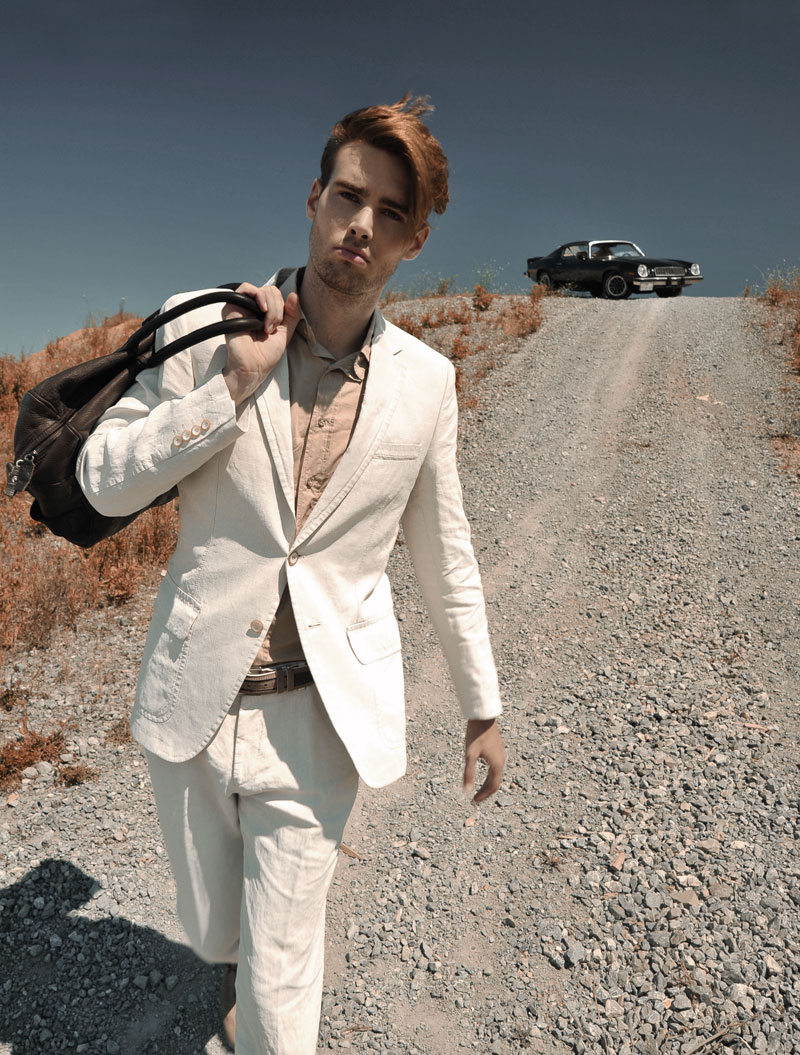 Sebastian Schlüter Heads to the Desert for Esquire Turkey