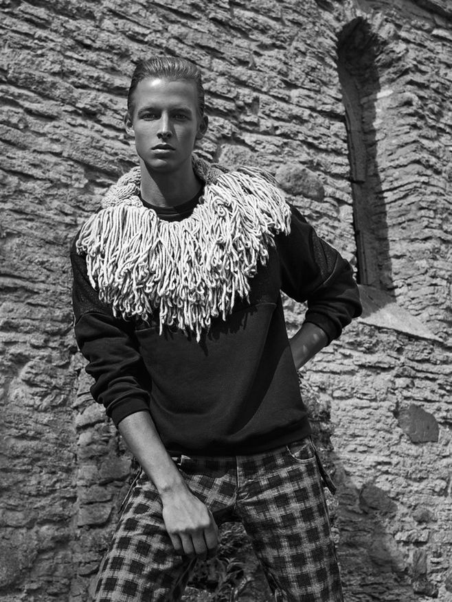 Sander wears scarf Kristel Kuslapuu, pullover Projekt and trousers Kalle HT.