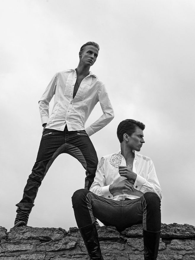 Sander wears shirt Kirill Safonov, jeans MiNU and chain Projekt. Kristjan wears shirt ReUse Republic by Nele Roosimägi, jeans MiNU, chain Projekt and cufflinks Kadri Tulev.