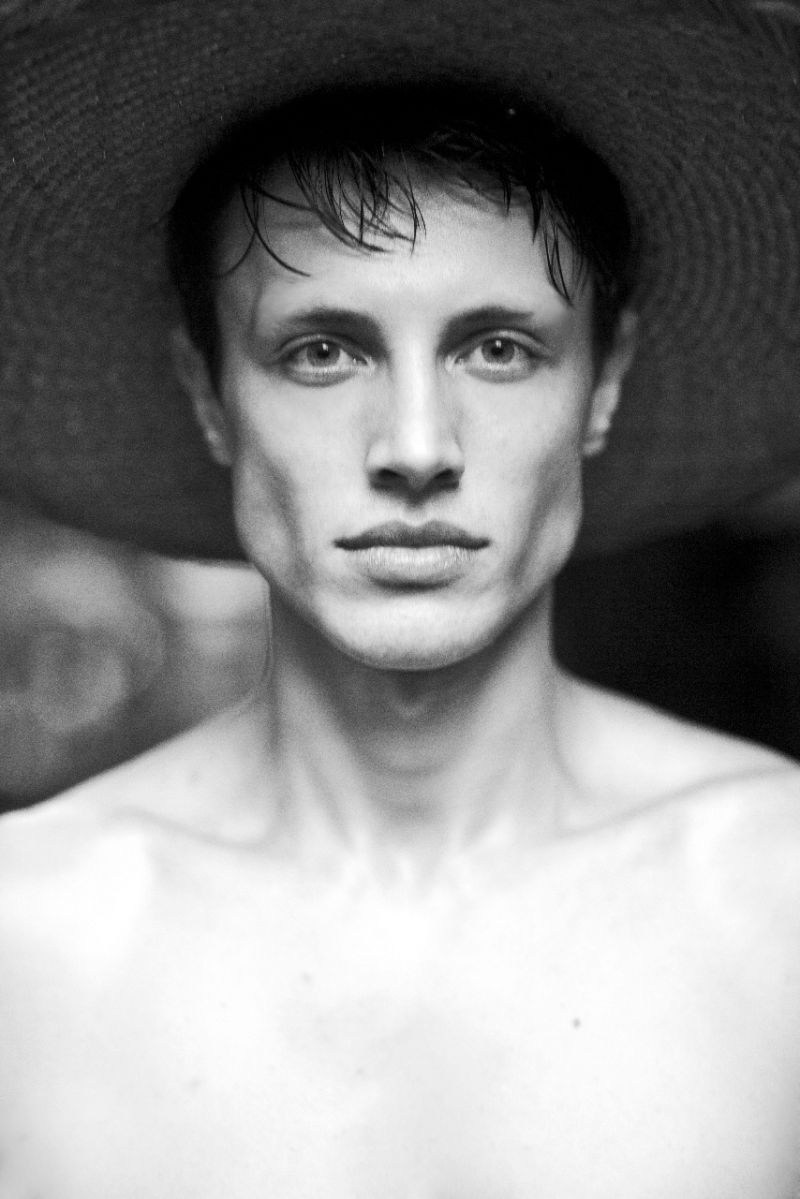 Ricardo Nelson Shoots Next Model Fabio Nunes