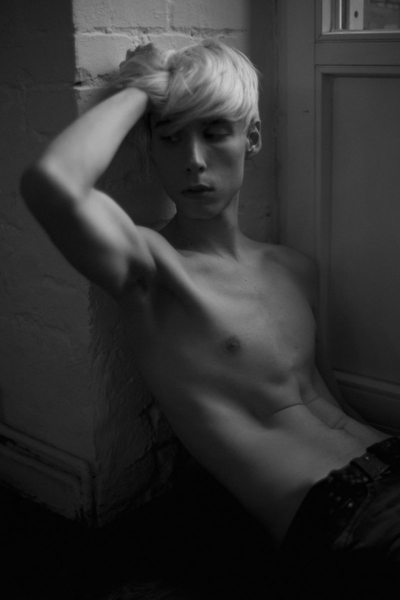 Klemen Sesel by Matt Lambert