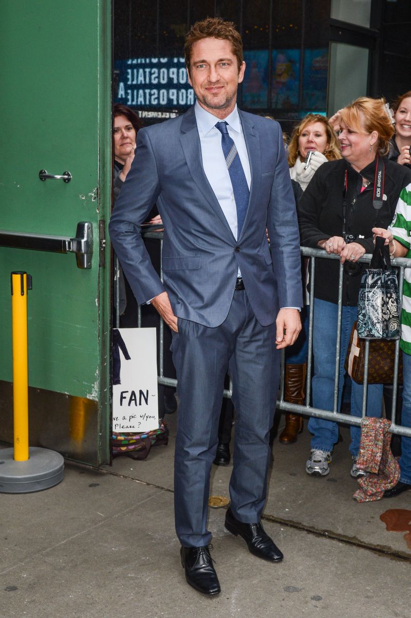 Gerard Butler Suits Up in Calvin Klein Collection – The Fashionisto