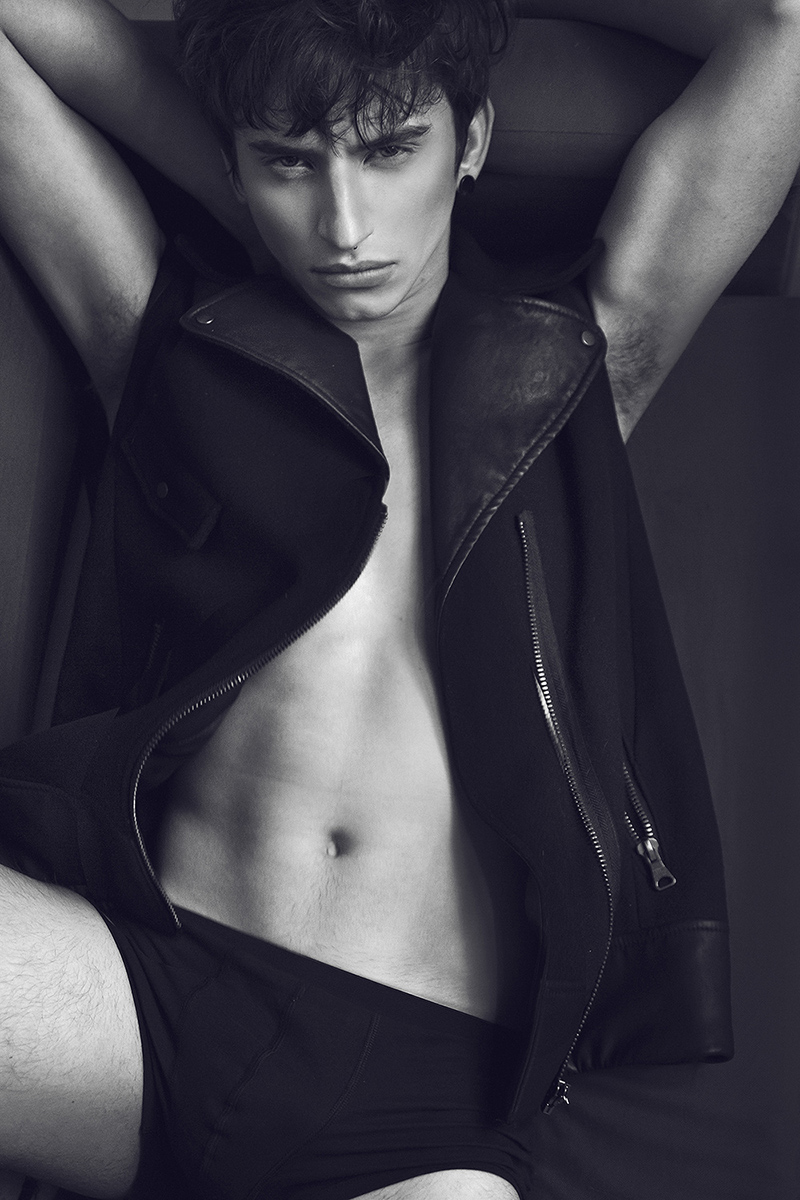 Antonio Medeiros Captures a Spontaneous Arthur Jacob