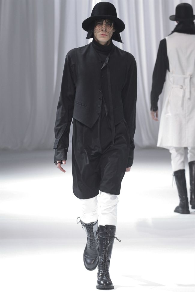 Ann Demeulemeester Fall/Winter 2013 | Paris Fashion Week – The Fashionisto