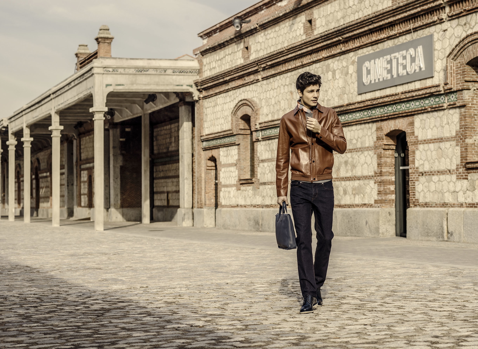 Javier de Miguel Takes a Stroll for Codigo Unico