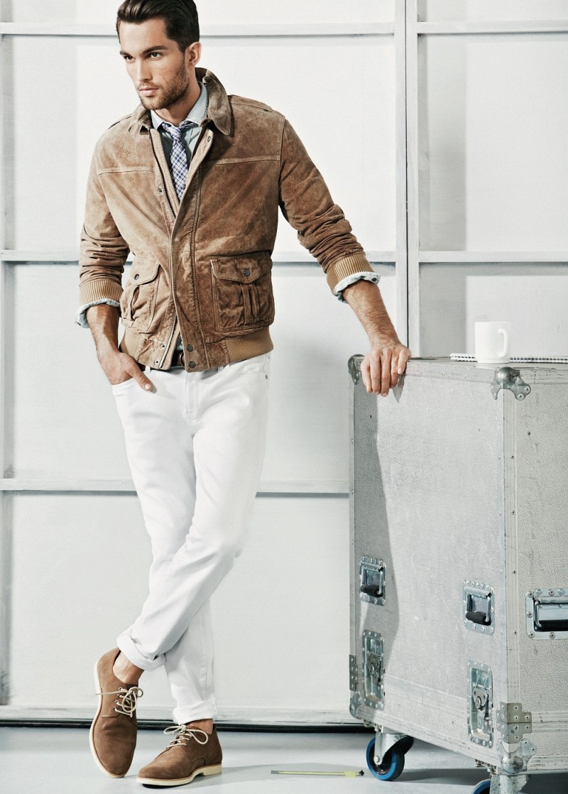 White jeans can be dressed up for a chic, unexpected look. » Men's White Jeans Outfits: Year-round Styling Secrets White jeans can be dressed up for a chic, unexpected look.